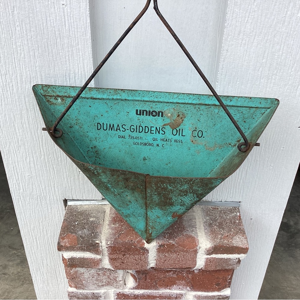 🟢 Vintage & maybe antique - Long Metal Handled Advertisement Dustpan - Rare